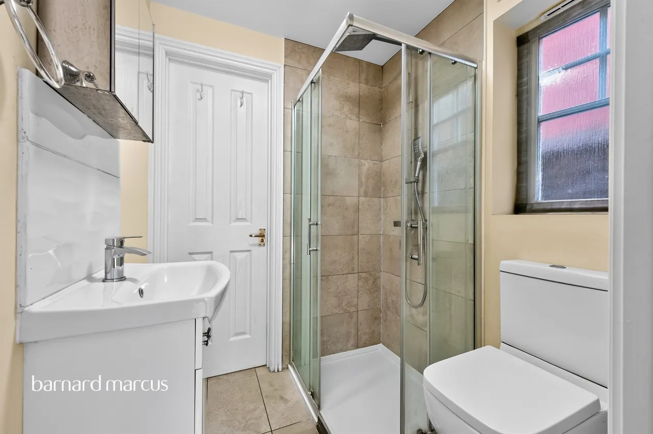 Woodall Close, Chessington, KT9, photo 8