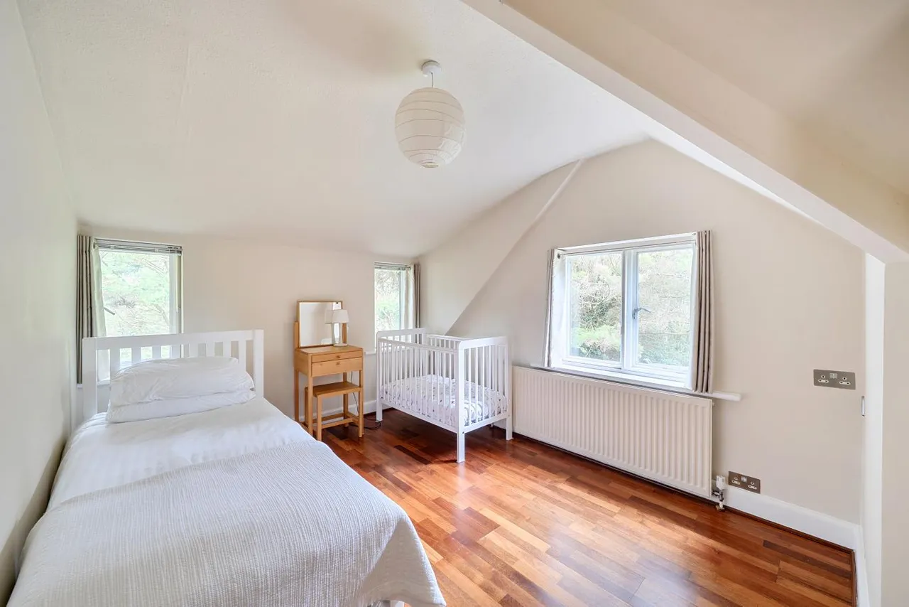 Leven Avenue, BH4, photo 13