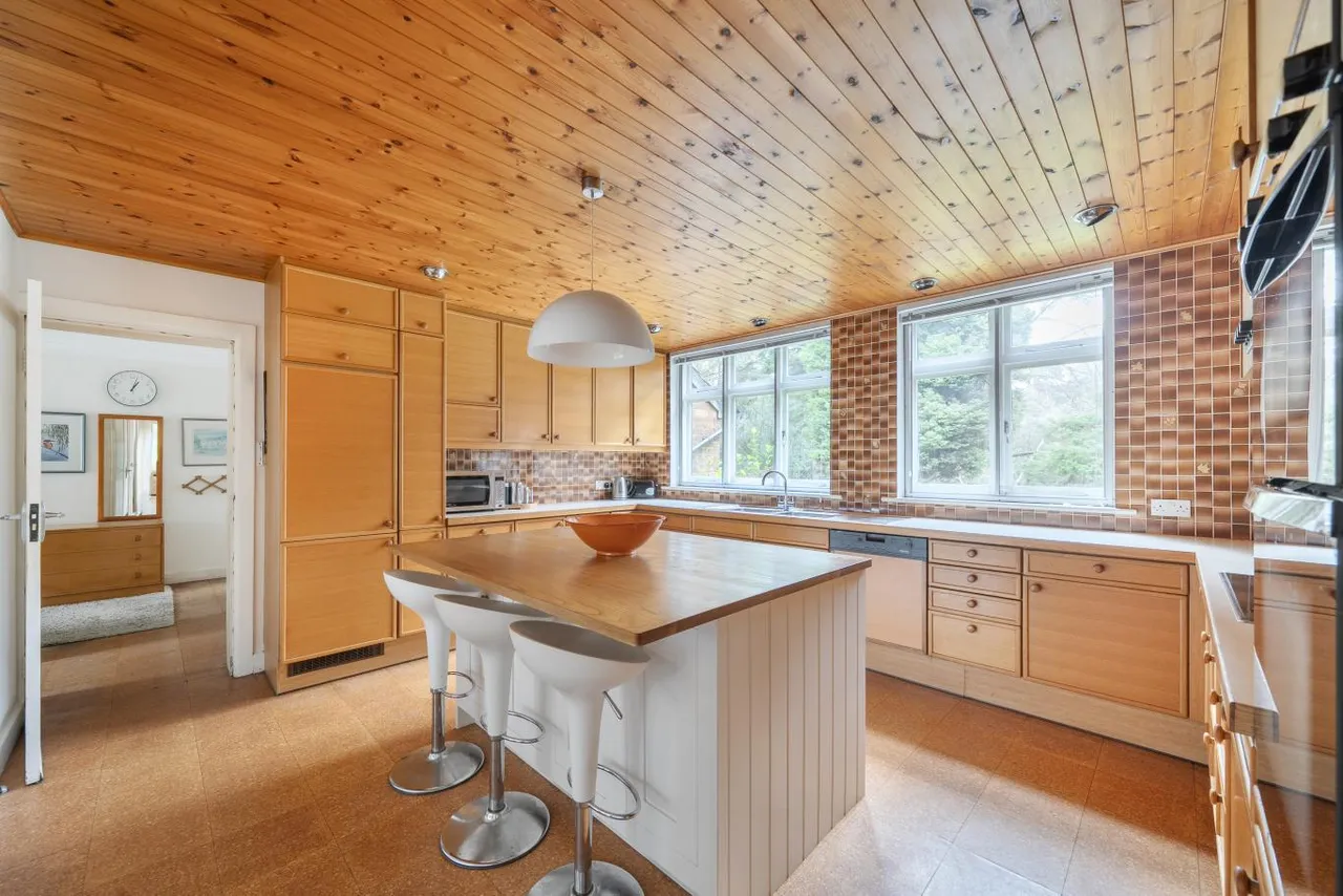 Leven Avenue, BH4, photo 10