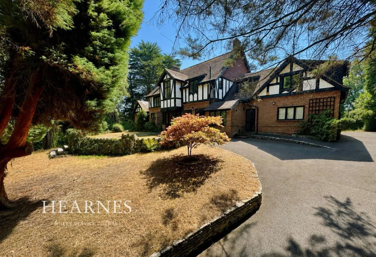 6 bed property for sale, Leven Avenue, BH4