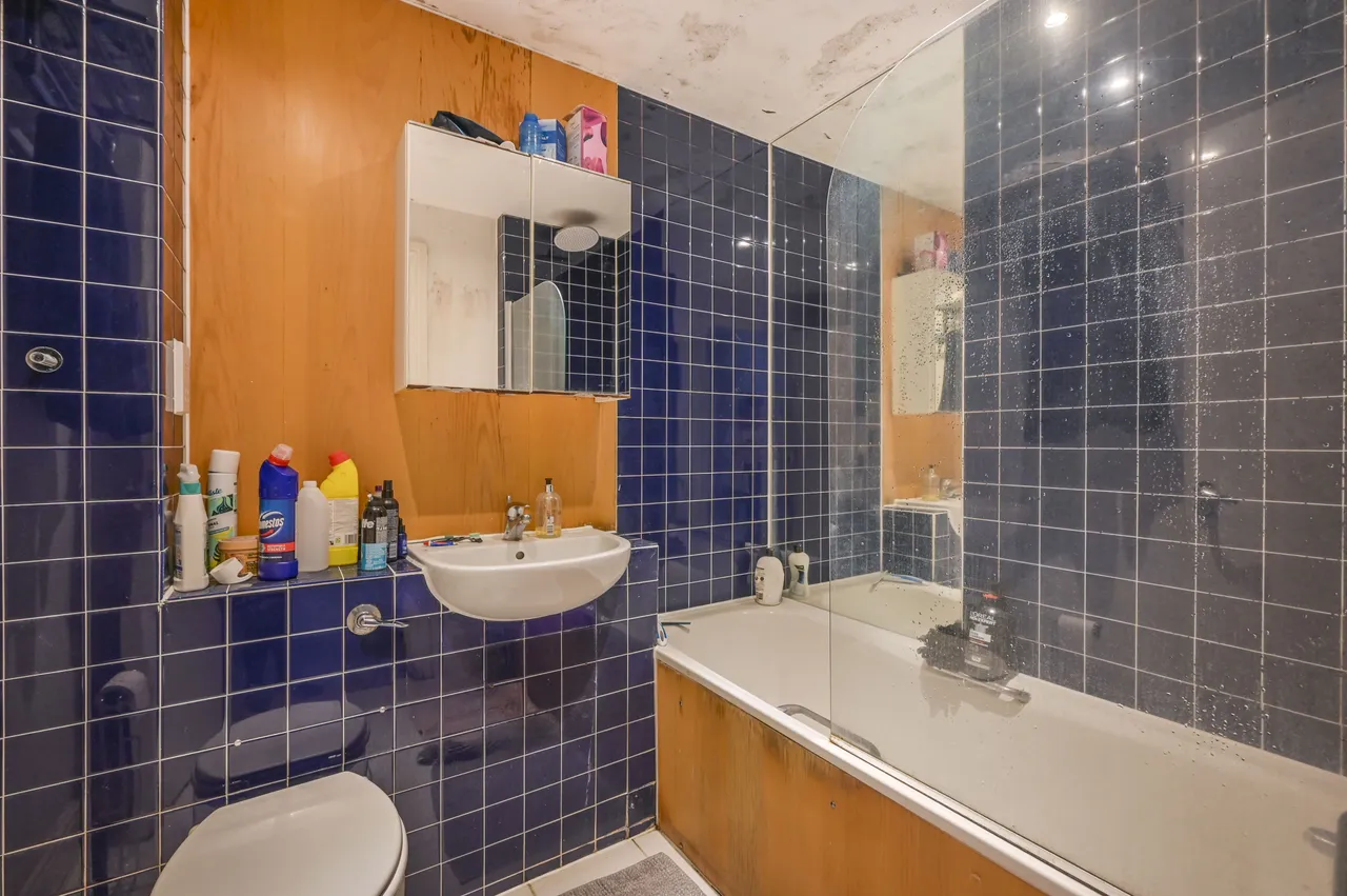 Flat 409 Cornell Building, 1 Coke Street, London, photo 5