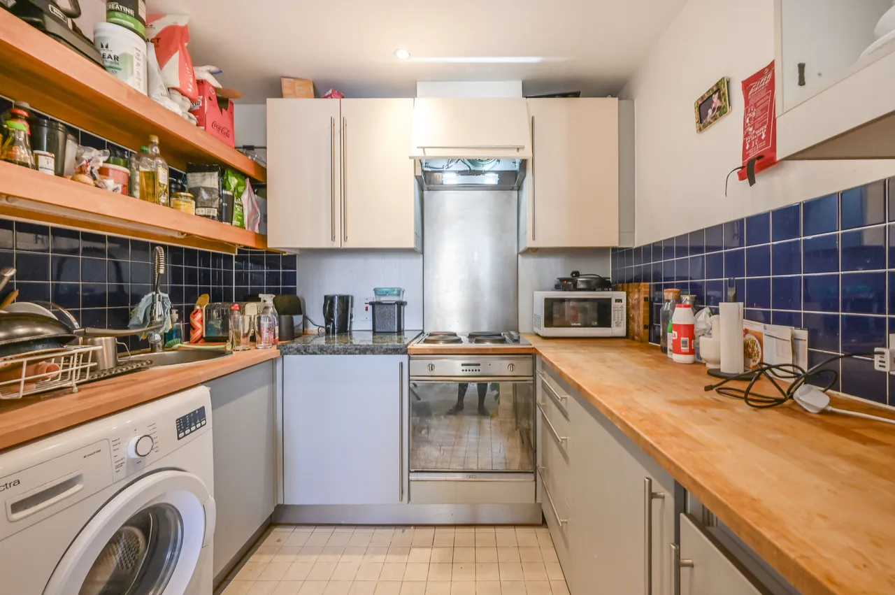 Flat 409 Cornell Building, 1 Coke Street, London, photo 2