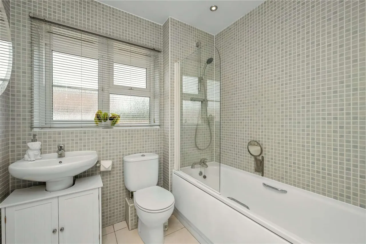 Furnival Close, Virginia Water, Surrey, GU25 4HR, photo 12