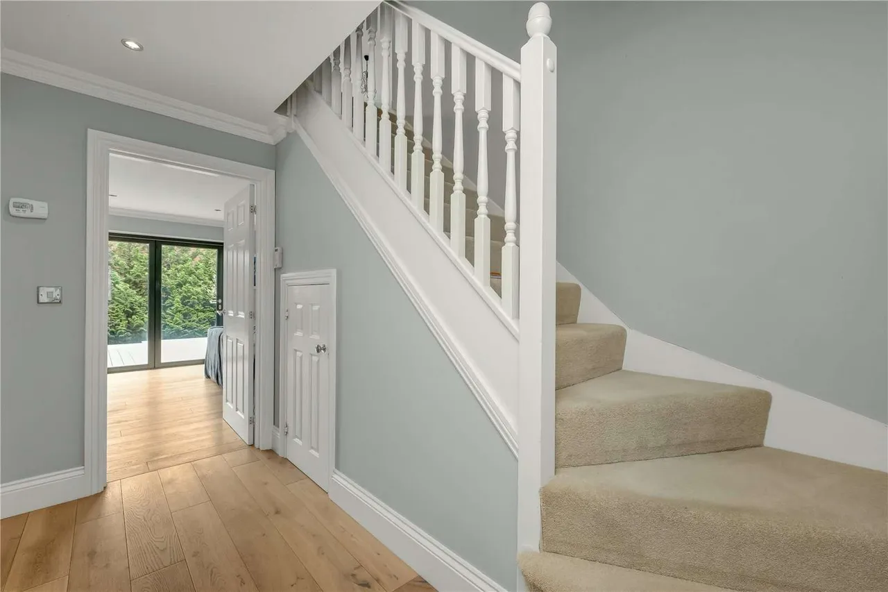 Furnival Close, Virginia Water, Surrey, GU25 4HR, photo 2