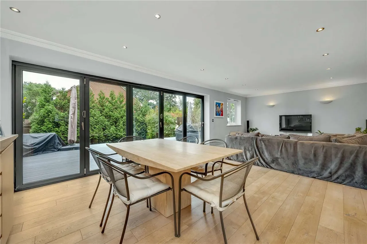 Furnival Close, Virginia Water, Surrey, GU25 4HR, photo 5