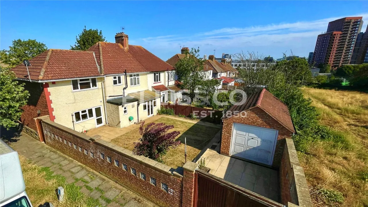 St. James Gardens, Wembley, HA0, photo 4