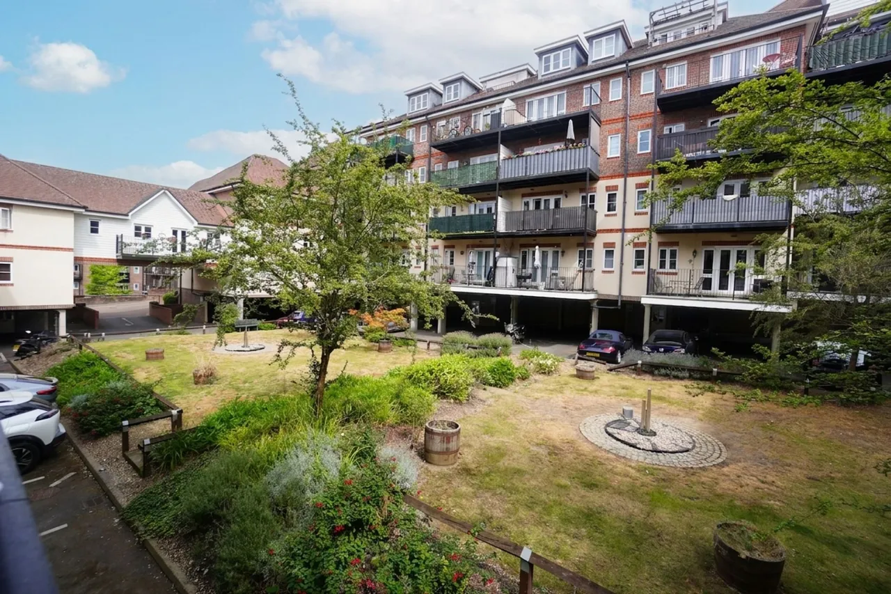 Freer Crescent, Aspen Court, HP13, photo 10