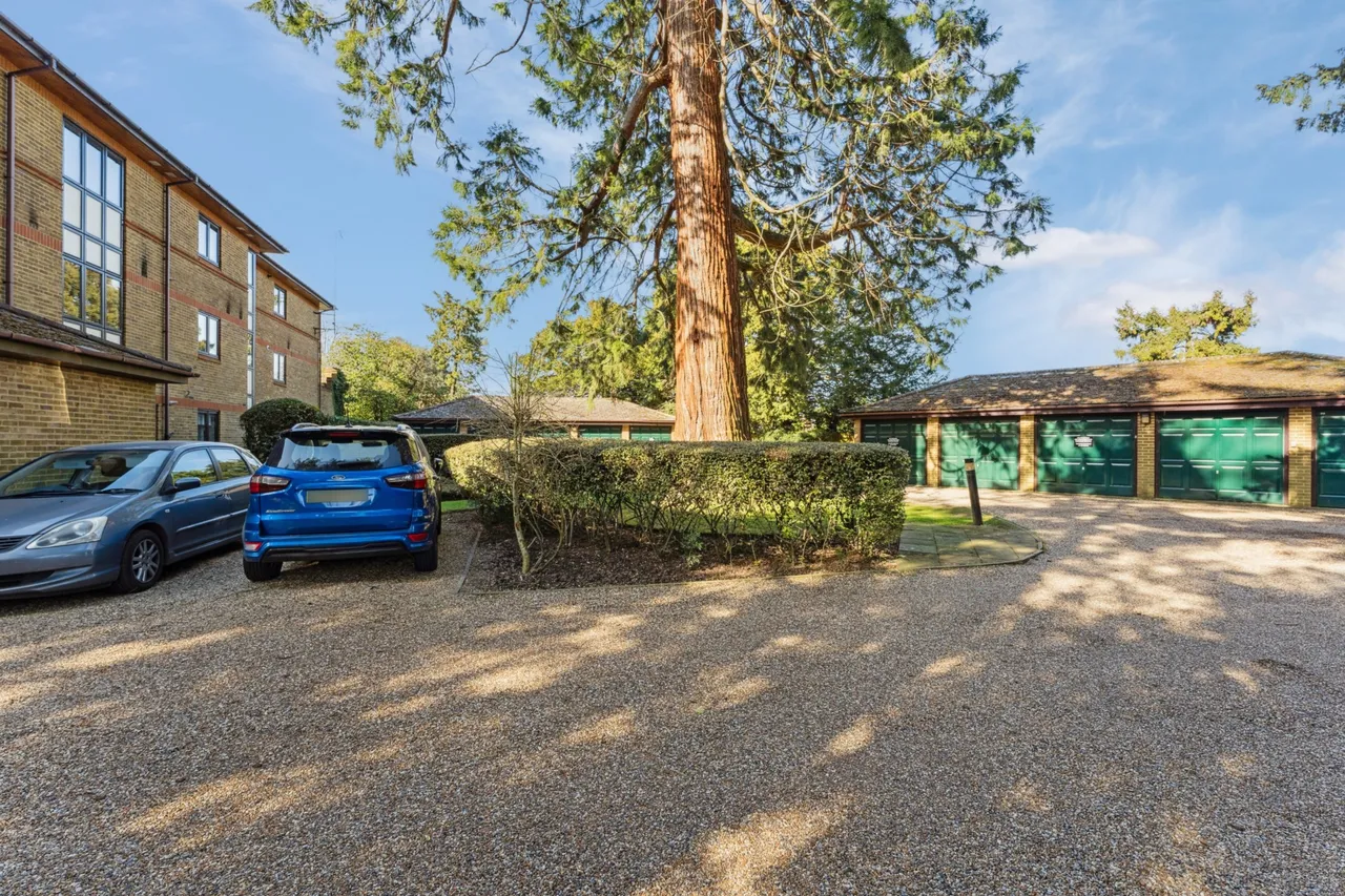 The Cloisters, High Street, Bushey, Bushey, WD23 3HH, photo 10