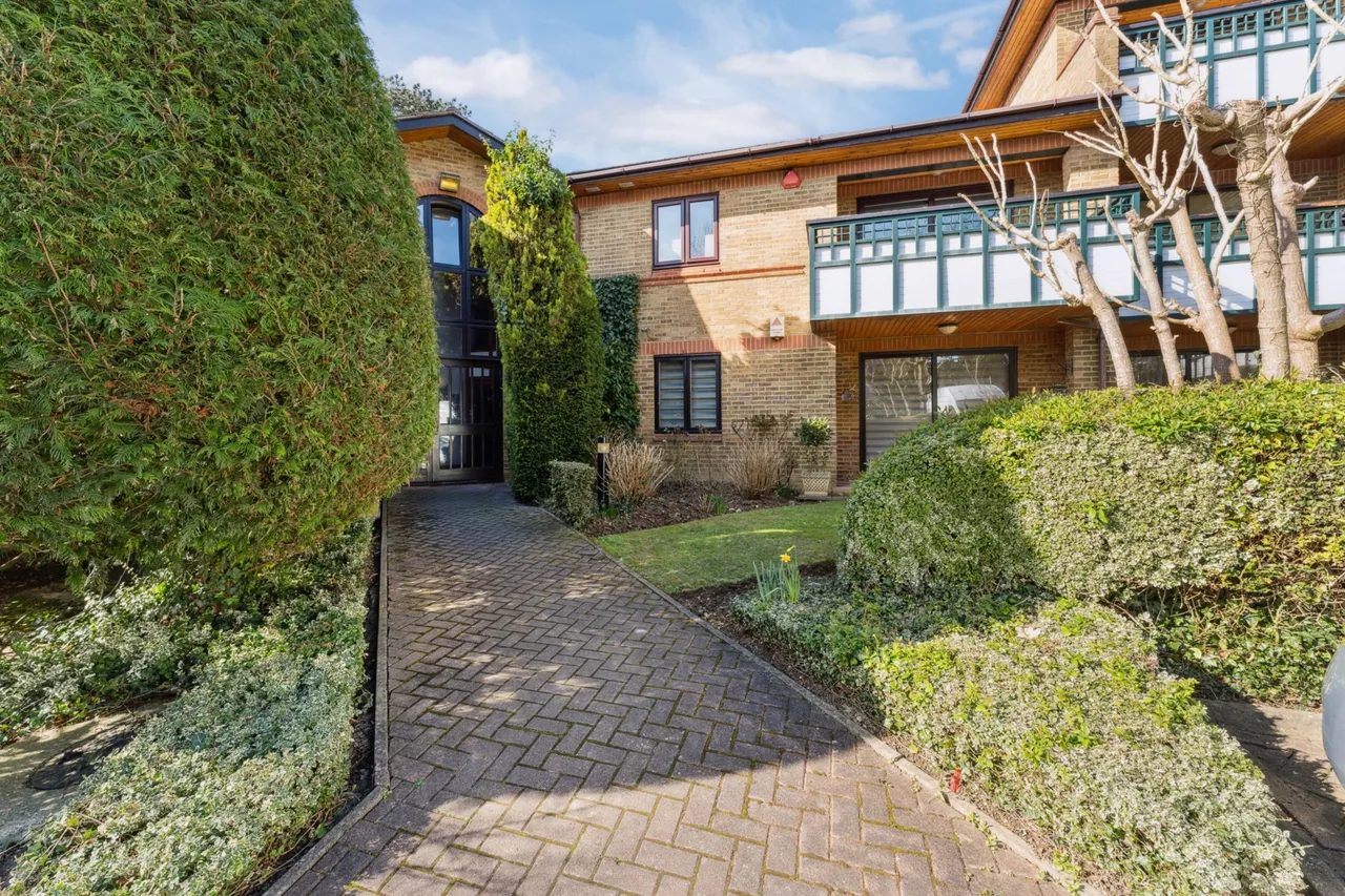 The Cloisters, High Street, Bushey, Bushey, WD23 3HH, photo 9