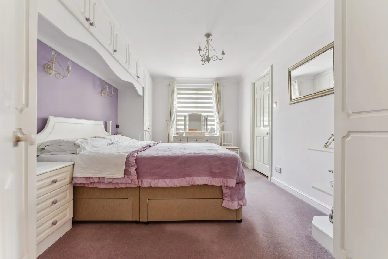 The Cloisters, High Street, Bushey, Bushey, WD23 3HH, photo 4