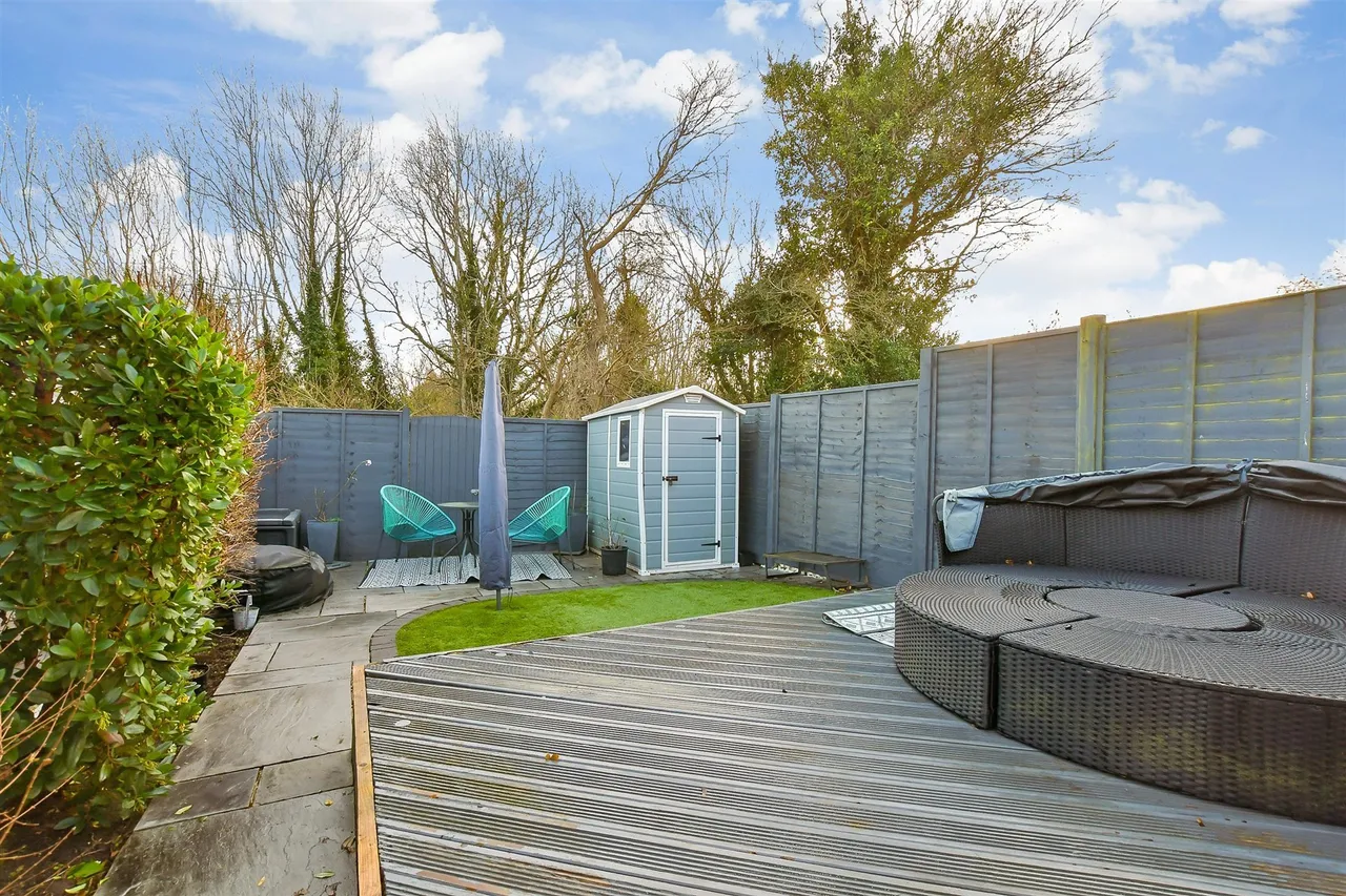 Solent Gardens, Binstead, PO33, photo 2