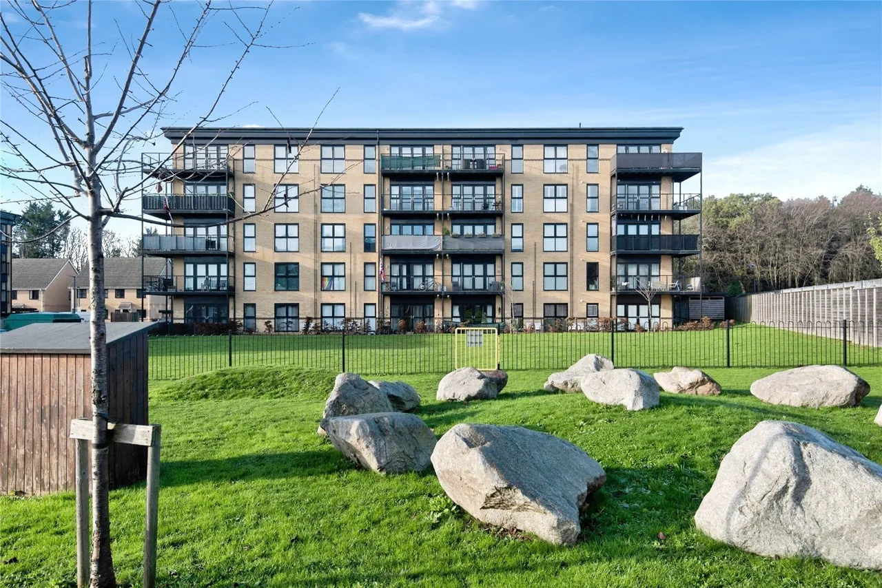 2 bed flat for sale — Giles Crescent, Stevenage, Hertfordshire, SG1