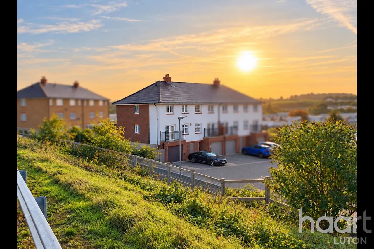 4 bed house for sale, Armstrong Road, Luton, LU2
