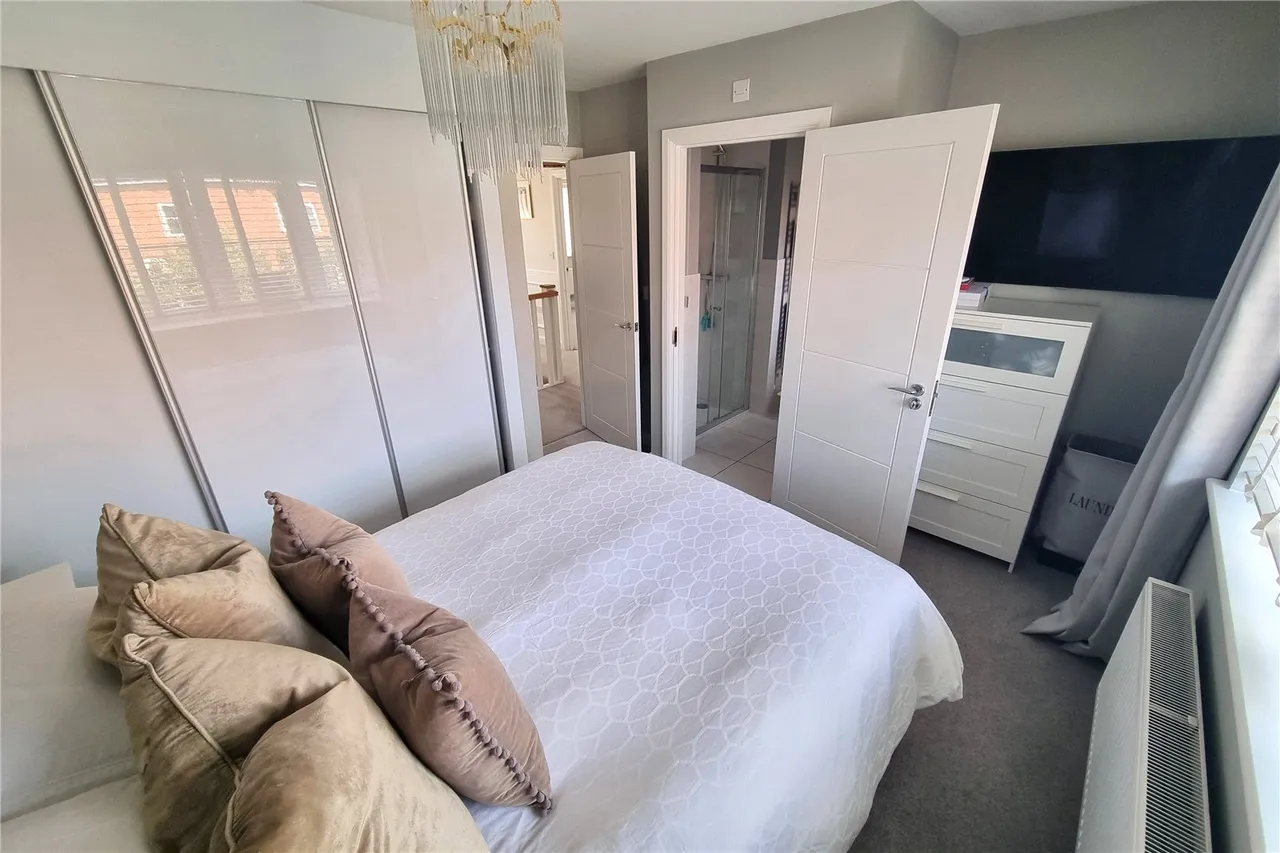 Yeomans Bridge Crescent, Ash, Guildford, Surrey, GU12 6FQ, photo 11