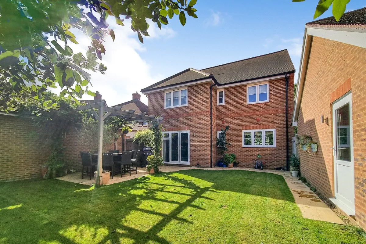 Yeomans Bridge Crescent, Ash, Guildford, Surrey, GU12 6FQ, photo 5