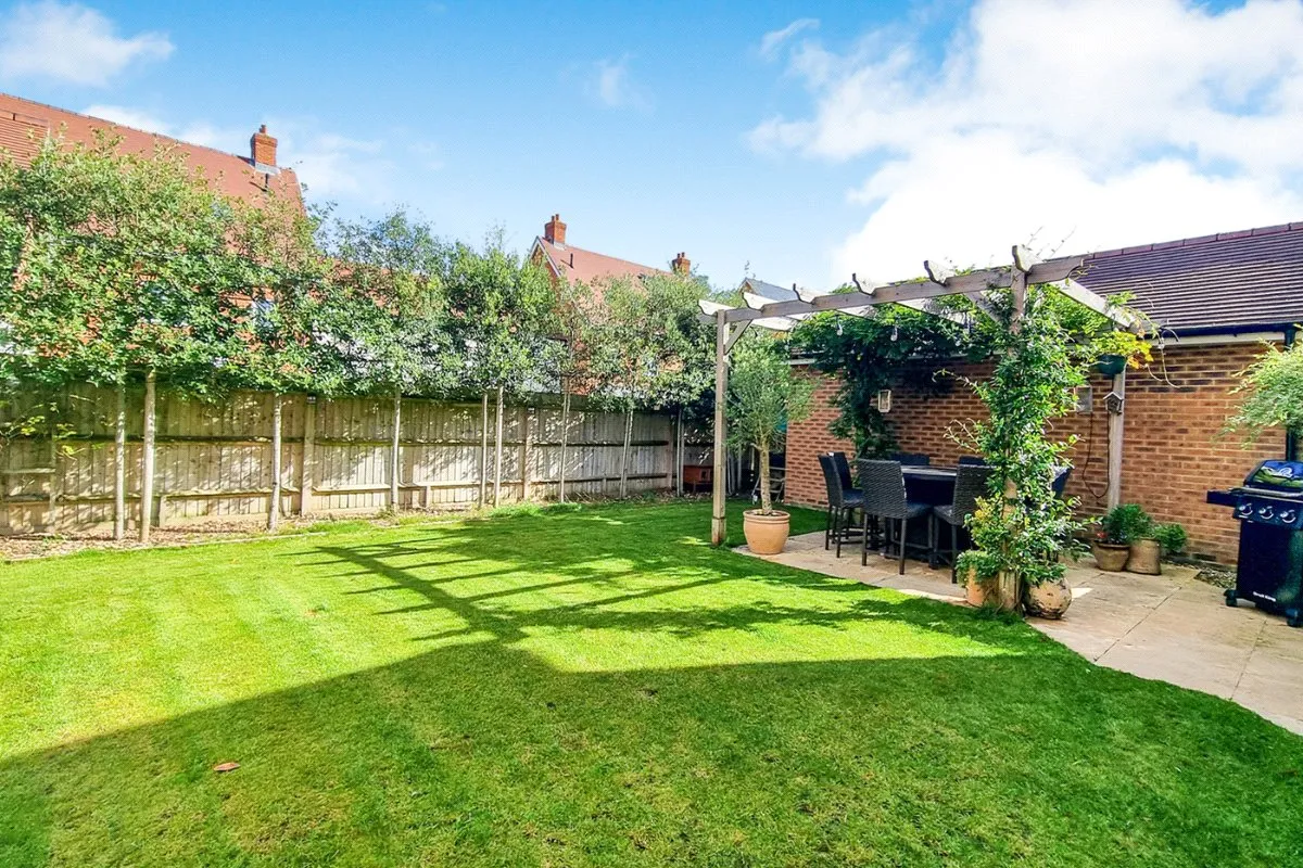 Yeomans Bridge Crescent, Ash, Guildford, Surrey, GU12 6FQ, photo 9