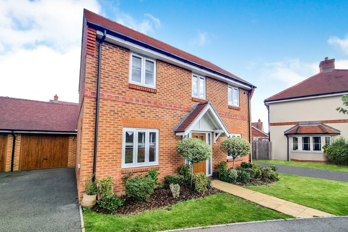4 bed house for sale — Yeomans Bridge Crescent, Ash, Guildford, Surrey, GU12 6FQ