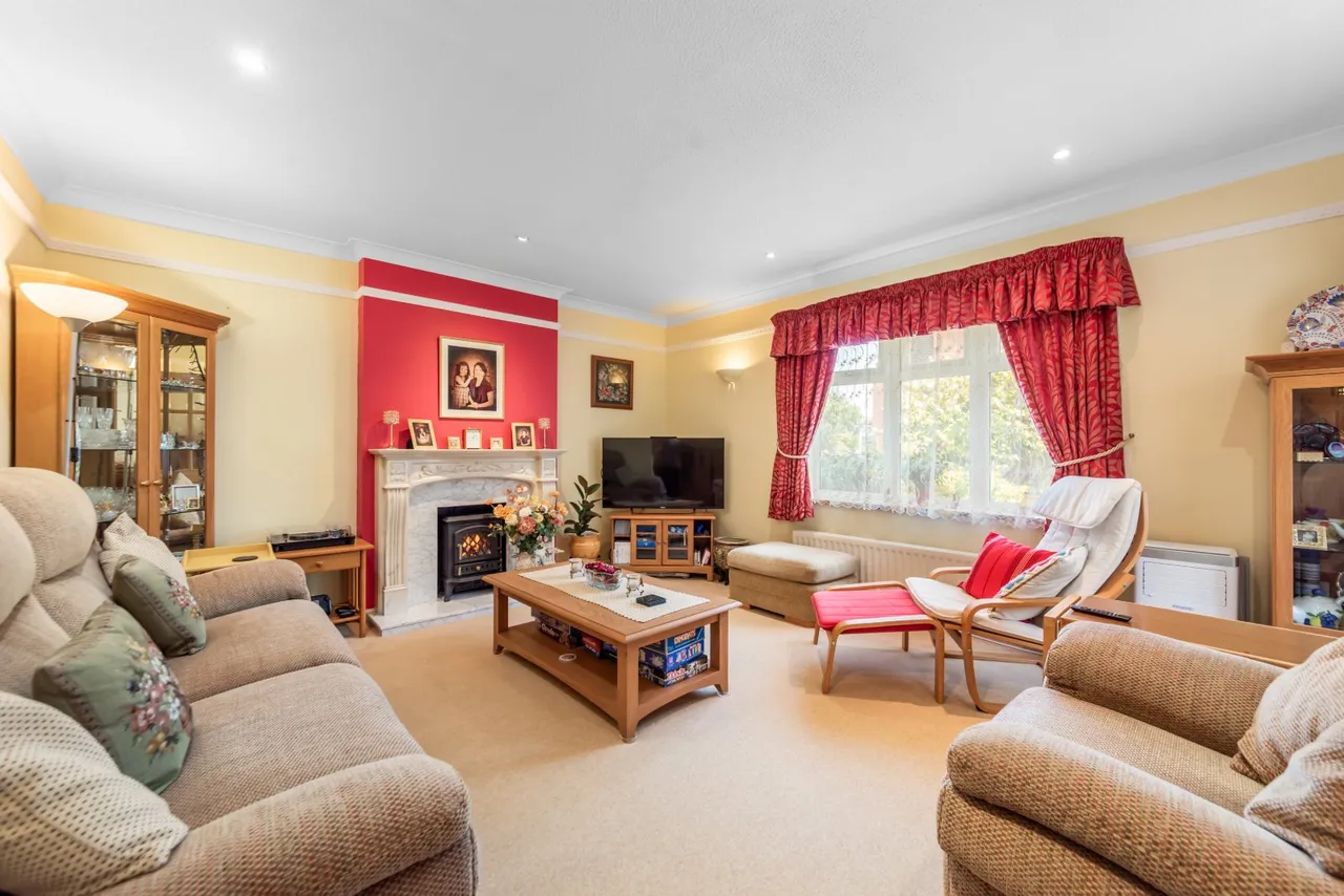 Avenue Road, Astwood Bank, Redditch, Worcestershire, B96 6AT, photo 2