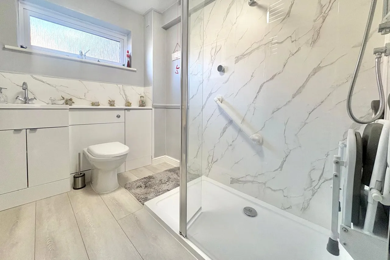 Avon Road, Farnham, Surrey, GU9 8PG, photo 3