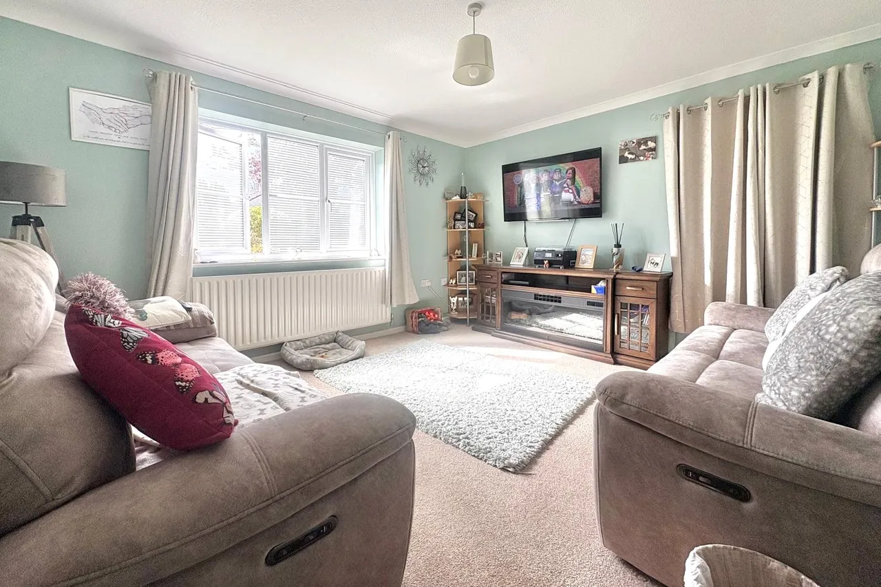 Avon Road, Farnham, Surrey, GU9 8PG, photo 4