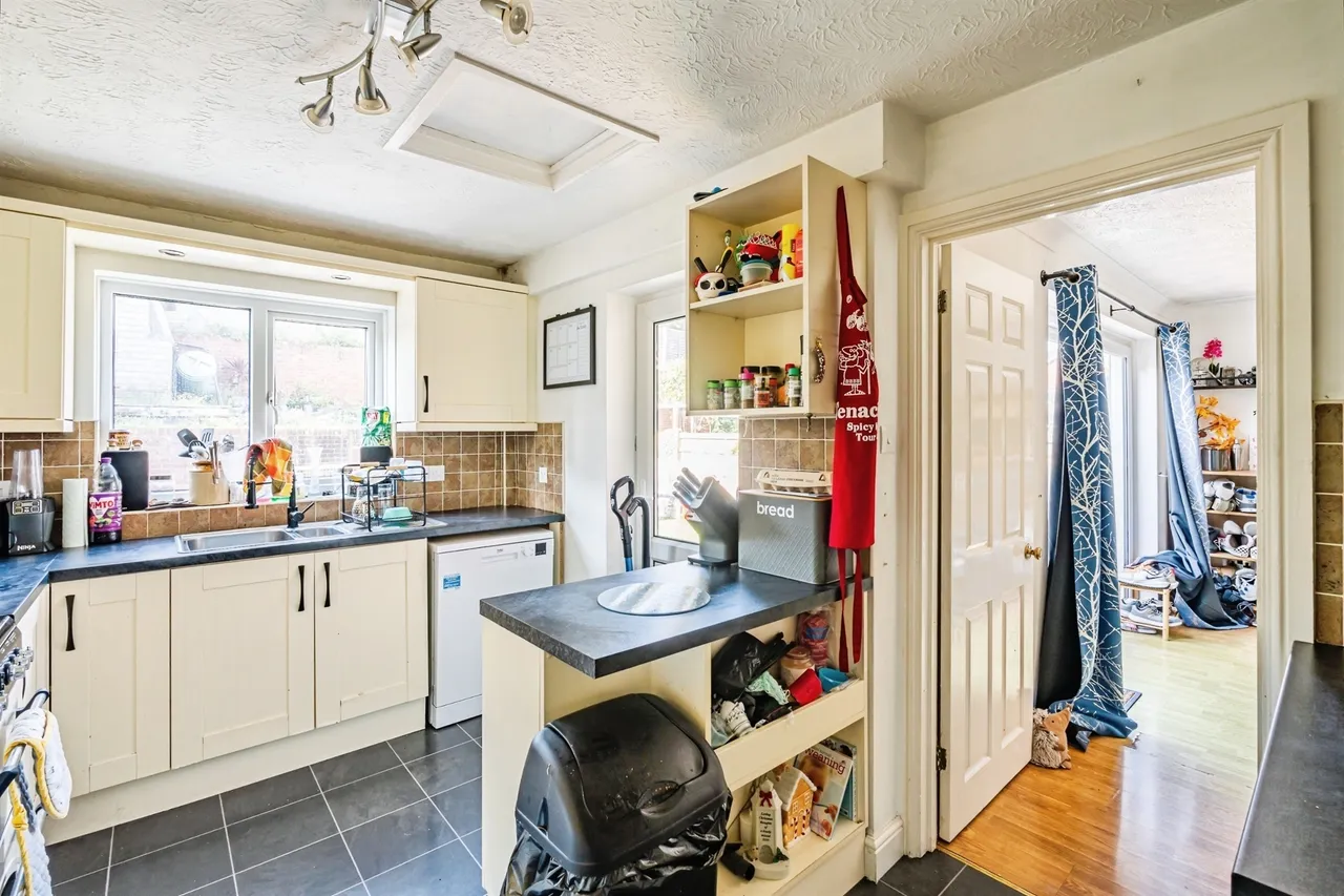 Trossachs Close, Eastbourne, photo 6