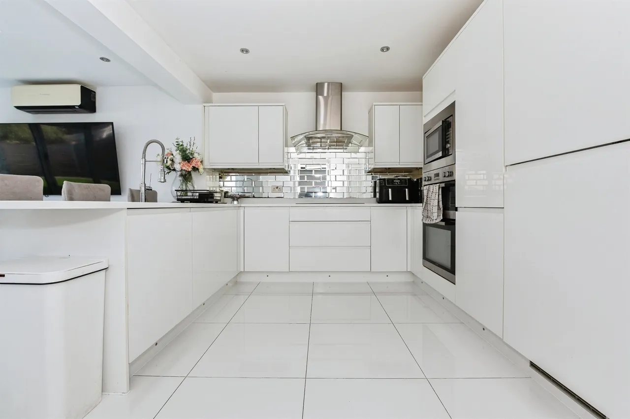 May Court, Grays, RM17, photo 6