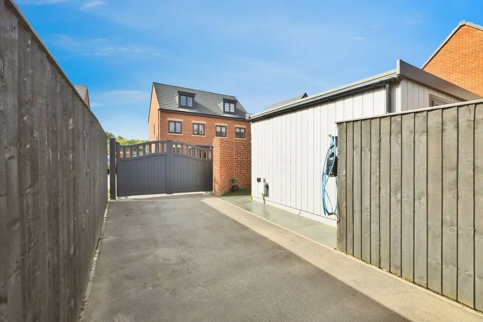 Pitman Way, Costhorpe, S81, photo 17