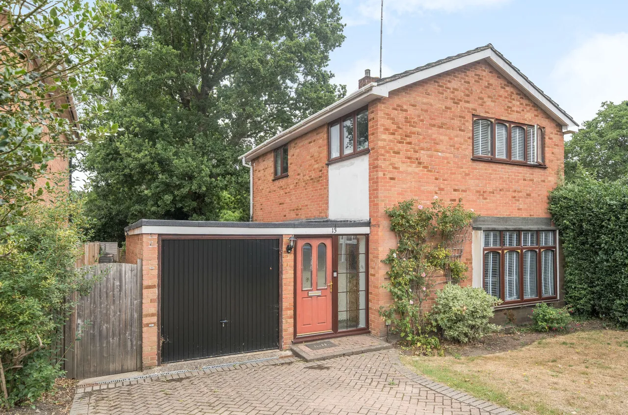 4 bed house for sale — Glynswood, Camberley, Surrey, GU15 1HU