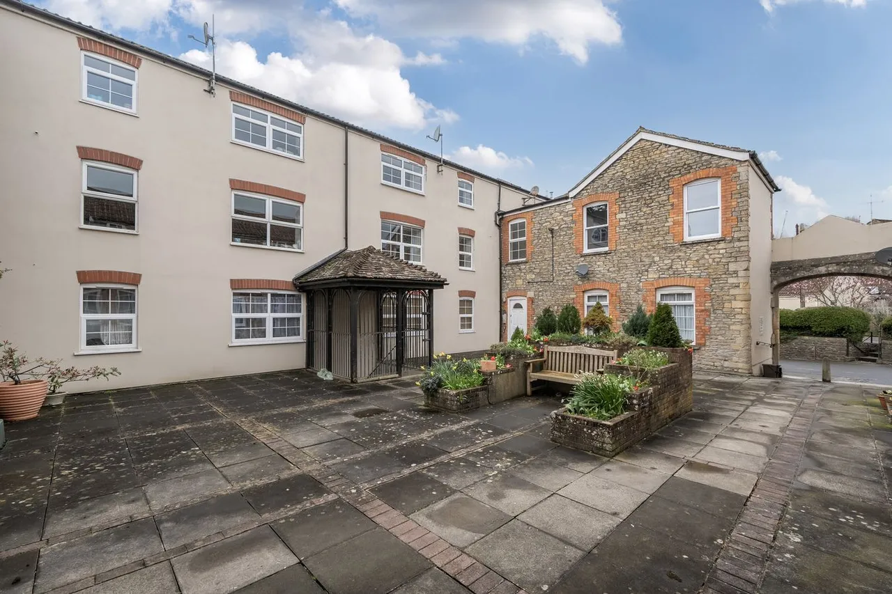 1 bed flat for sale, Vineys Yard, Bruton, BA10
