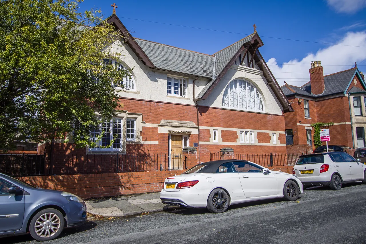 2 bed flat for sale, Db
