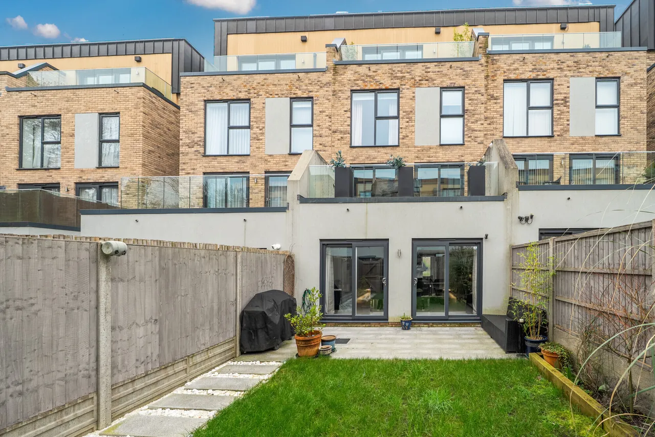 Noel Coward Avenue, Denham, UB9, photo 2