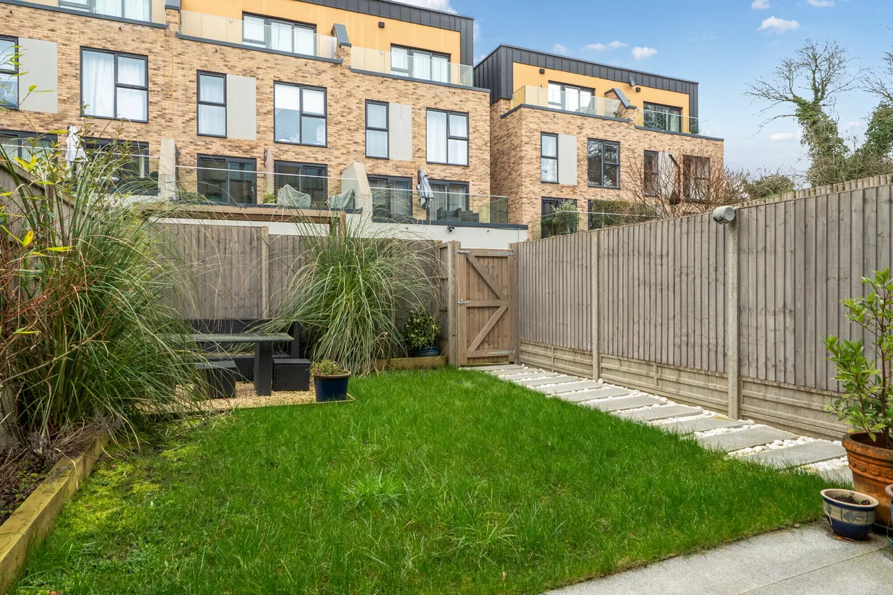 Noel Coward Avenue, Denham, UB9, photo 8