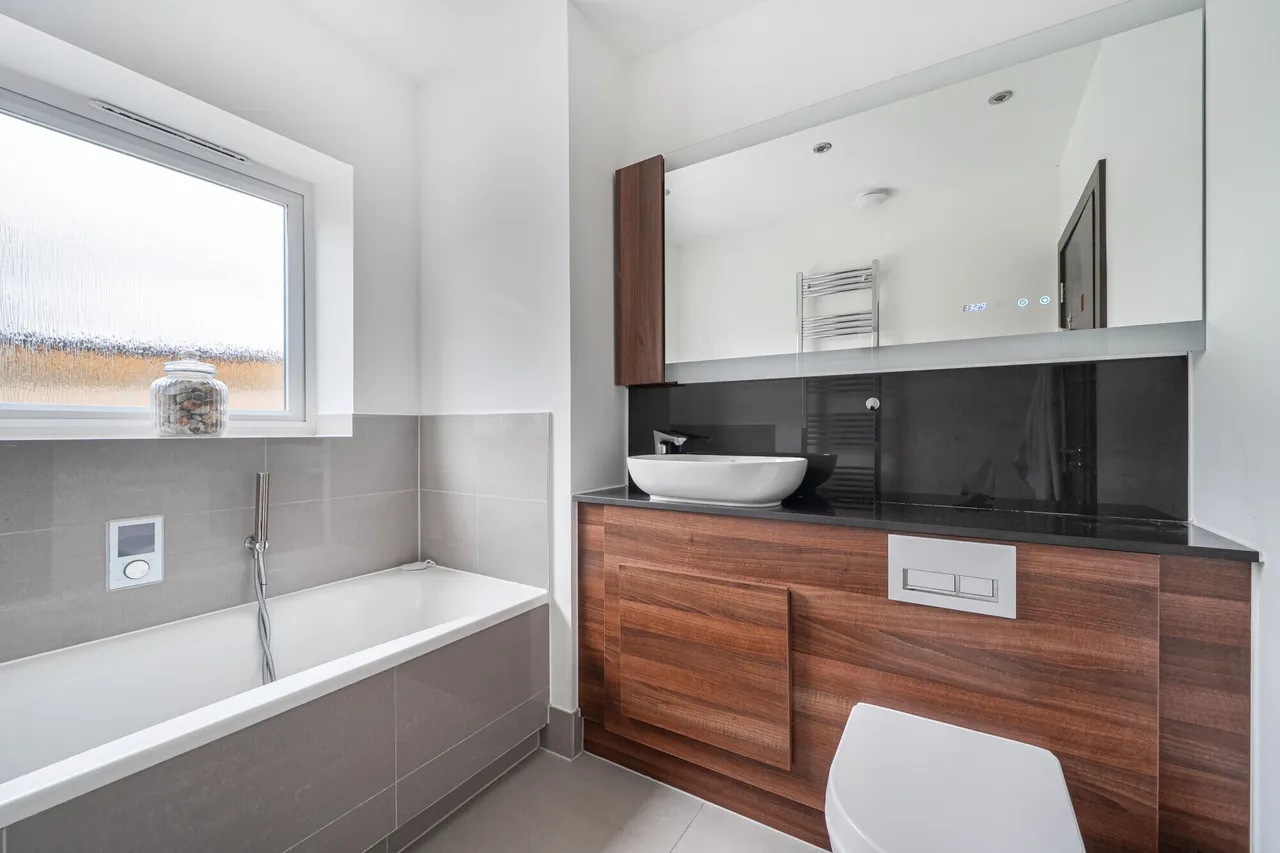 Noel Coward Avenue, Denham, UB9, photo 12