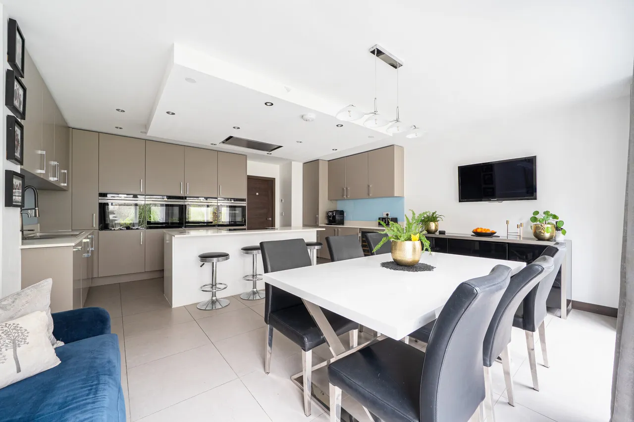 Noel Coward Avenue, Denham, UB9, photo 4