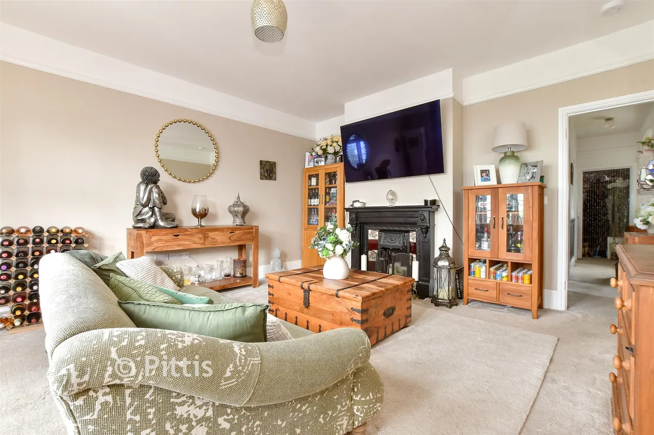 Clarence Road, Wroxall, PO38, photo 5