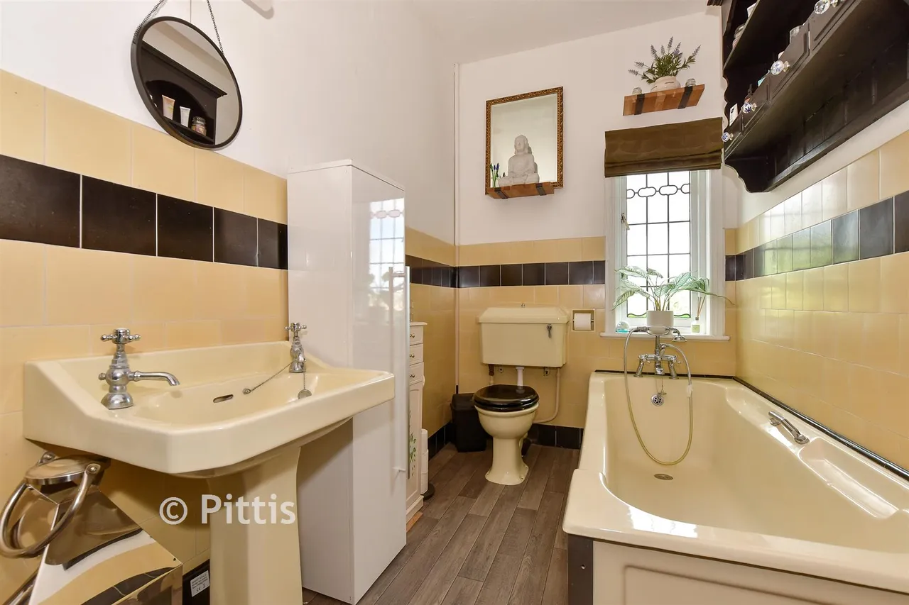 Clarence Road, Wroxall, PO38, photo 8