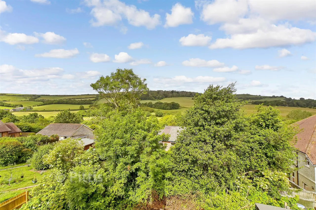 Clarence Road, Wroxall, PO38, photo 10