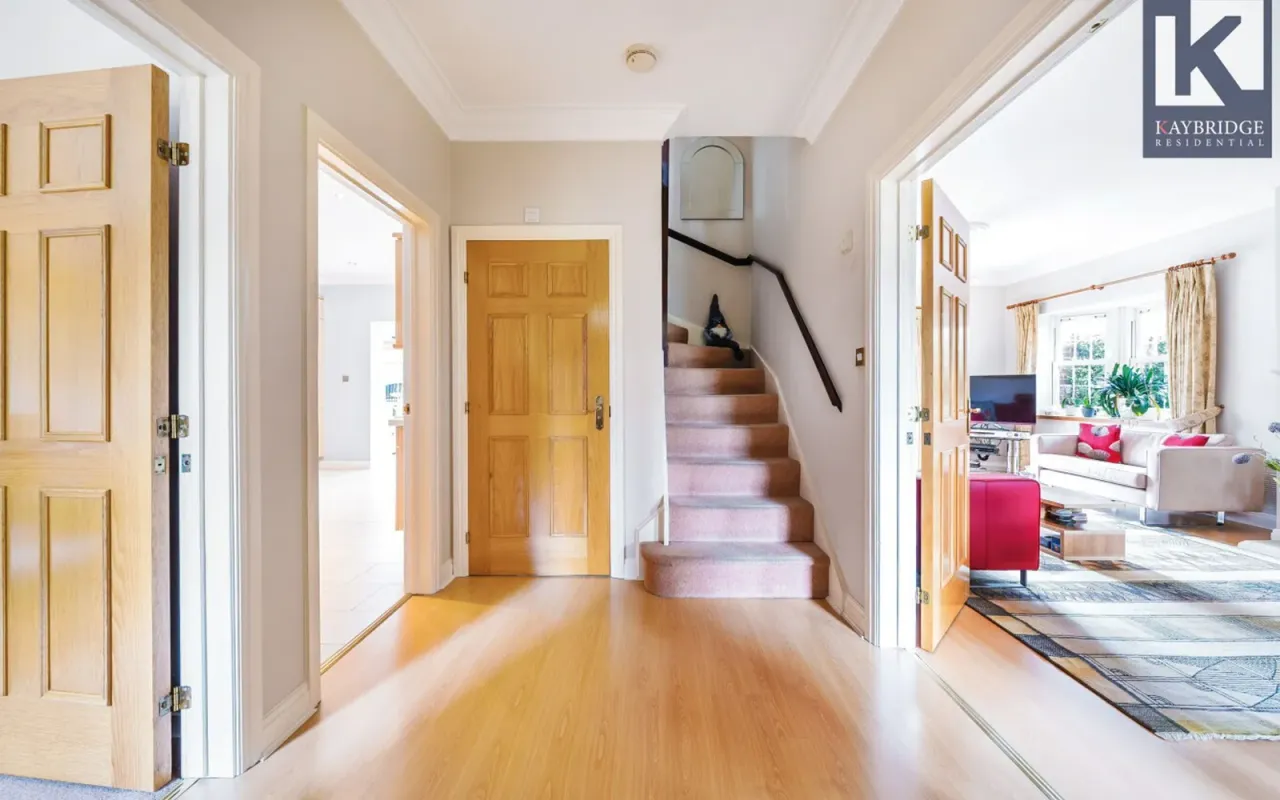Mckenzie Way, Epsom, KT19, photo 2