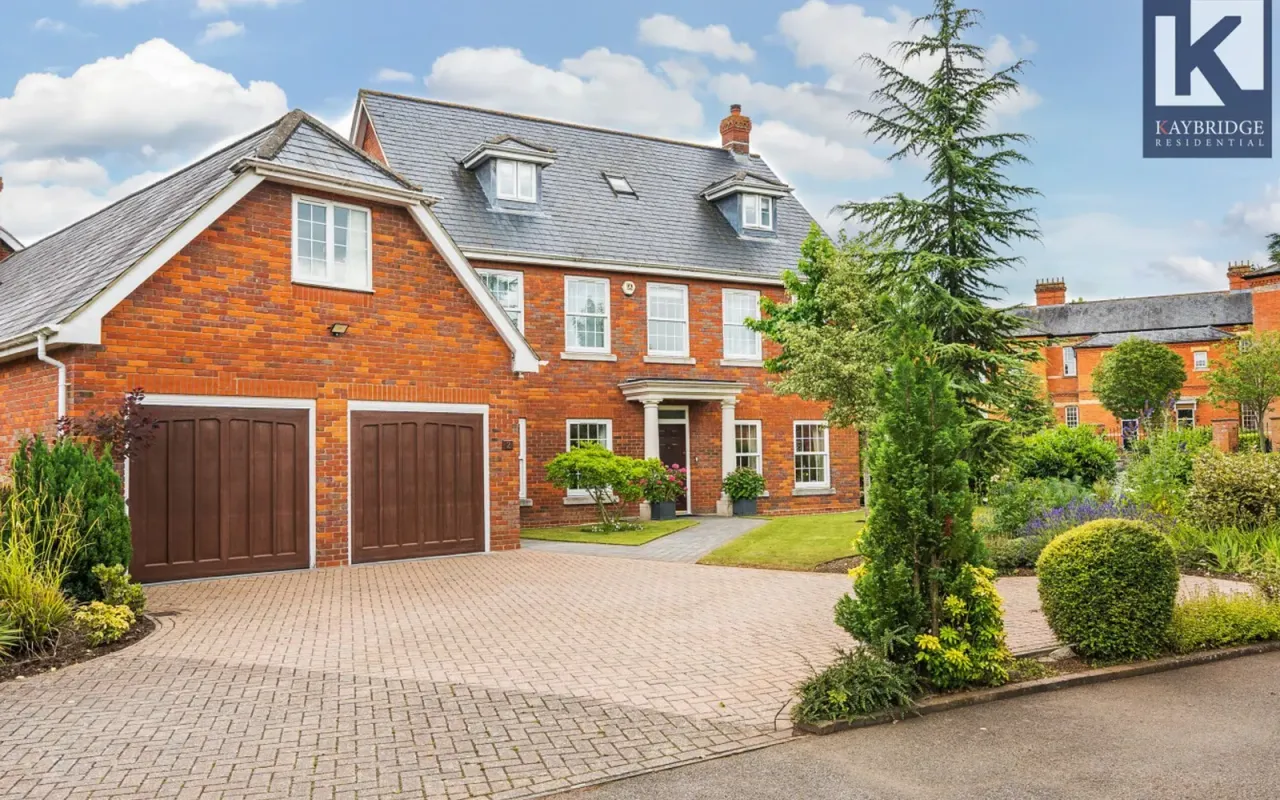 5 bed house for sale — Mckenzie Way, Epsom, KT19