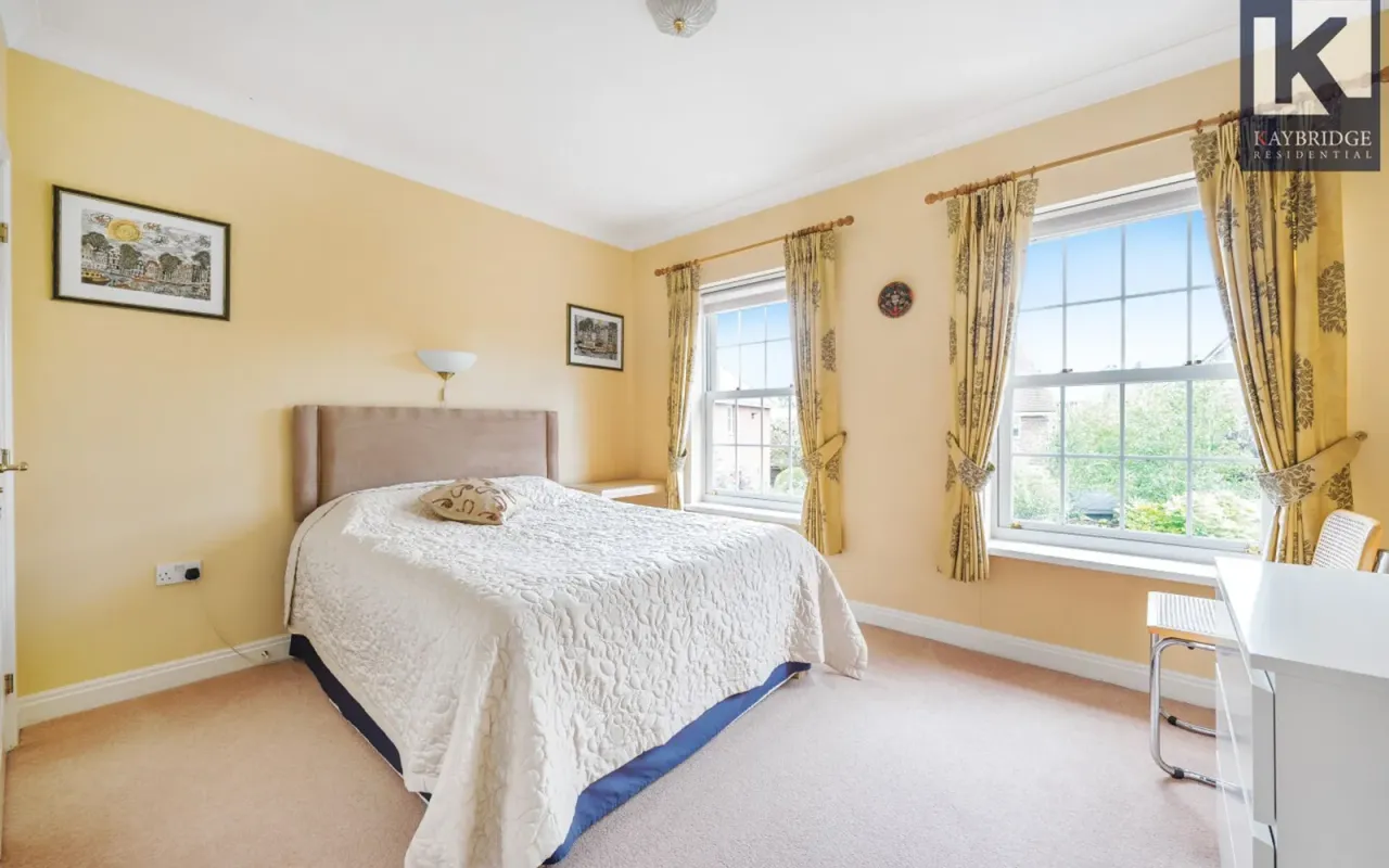 Mckenzie Way, Epsom, KT19, photo 15