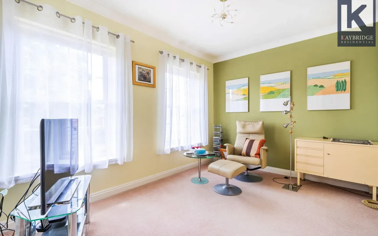 Mckenzie Way, Epsom, KT19, photo 13
