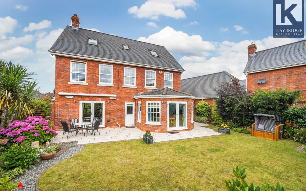 Mckenzie Way, Epsom, KT19, photo 9