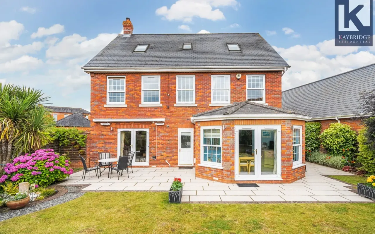 Mckenzie Way, Epsom, KT19, photo 26
