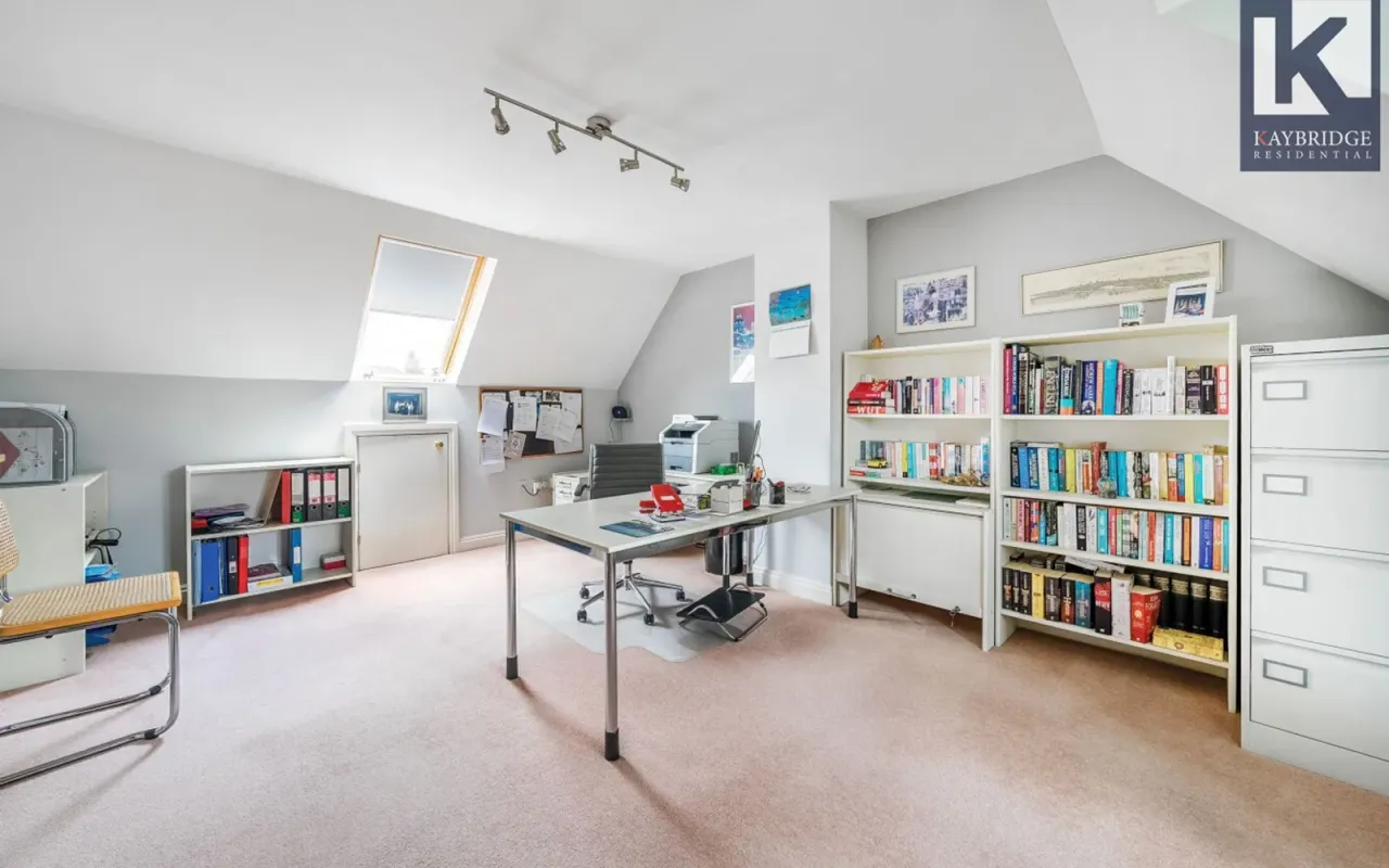 Mckenzie Way, Epsom, KT19, photo 18