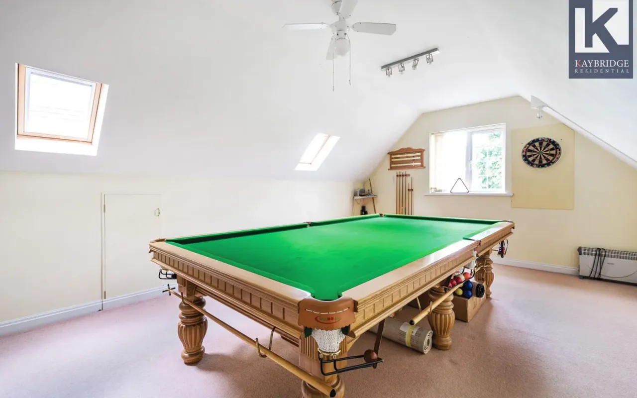 Mckenzie Way, Epsom, KT19, photo 21