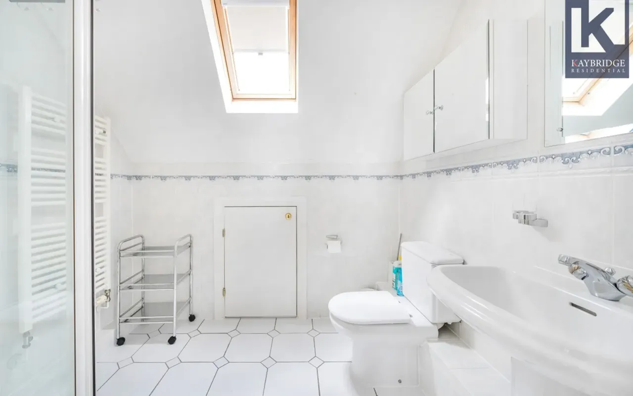 Mckenzie Way, Epsom, KT19, photo 19