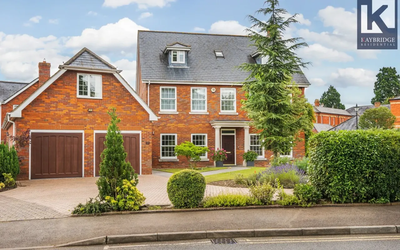 Mckenzie Way, Epsom, KT19, photo 22