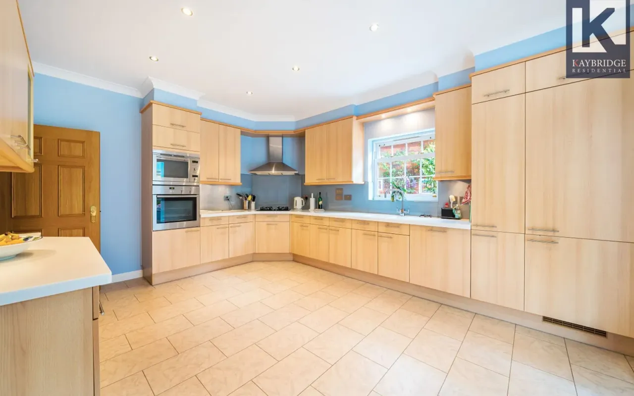 Mckenzie Way, Epsom, KT19, photo 23