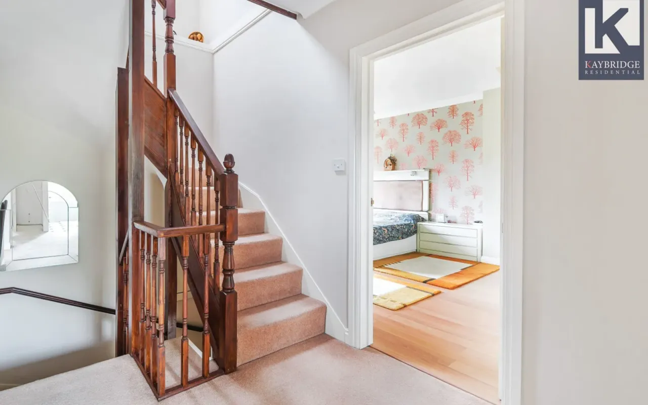 Mckenzie Way, Epsom, KT19, photo 17