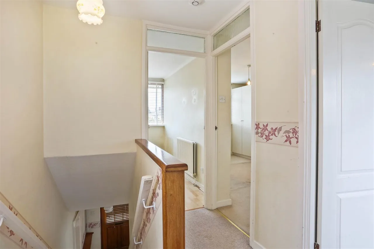 Poplar Crescent, Epsom, KT19 9ER, photo 11